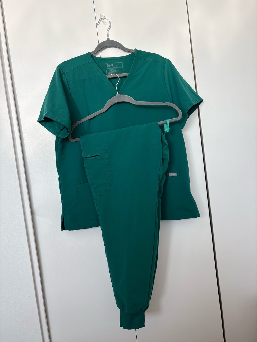 FIGS Women’s XL Hunter Green Scrub Set Top and Pants